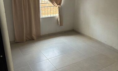 Casa con departamento en planta alta.