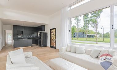 CASA EN VENTA EN MIRALAGOS 2