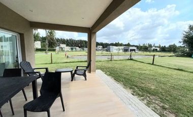CASA EN VENTA EN MIRALAGOS 2