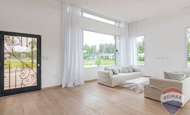 CASA EN VENTA EN MIRALAGOS 2