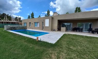 CASA EN VENTA EN MIRALAGOS 2