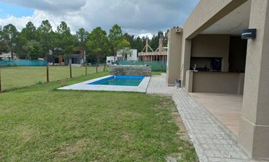 CASA EN VENTA EN MIRALAGOS 2