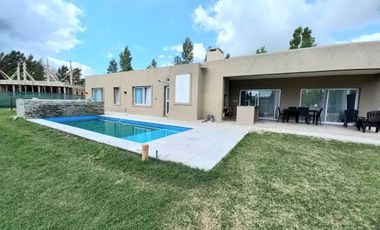 CASA EN VENTA EN MIRALAGOS 2