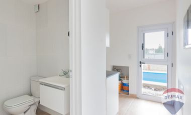 CASA EN VENTA EN MIRALAGOS 2
