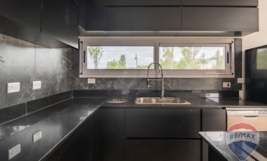 CASA EN VENTA EN MIRALAGOS 2