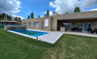 CASA EN VENTA EN MIRALAGOS 2