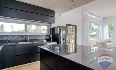 CASA EN VENTA EN MIRALAGOS 2