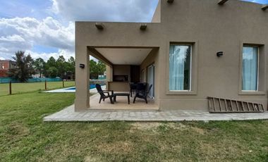 CASA EN VENTA EN MIRALAGOS 2