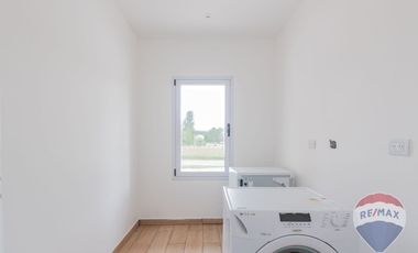 CASA EN VENTA EN MIRALAGOS 2