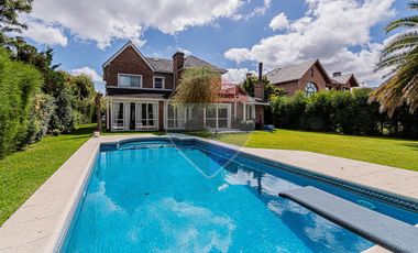 CASA EN VENTA EN ABRIL CLUB DE CAMPO