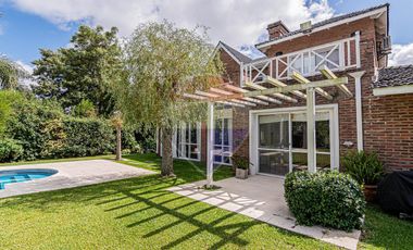 CASA EN VENTA EN ABRIL CLUB DE CAMPO