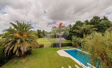 CASA EN VENTA EN ABRIL CLUB DE CAMPO