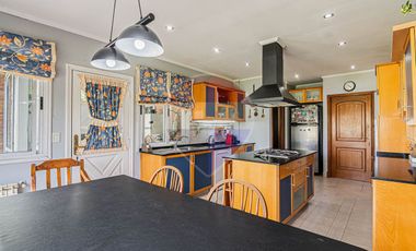 CASA EN VENTA EN ABRIL CLUB DE CAMPO