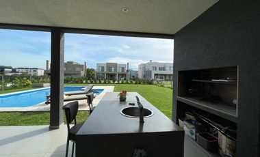 CASA 6 AMB EN VENTA BARRIO CERRADO CHATEAU PILAR