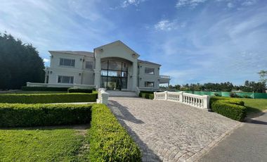 CASA 6 AMB EN VENTA BARRIO CERRADO CHATEAU PILAR
