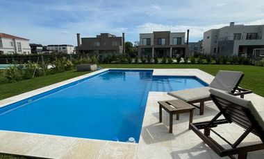 CASA 6 AMB EN VENTA BARRIO CERRADO CHATEAU PILAR