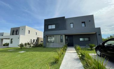 CASA 6 AMB EN VENTA BARRIO CERRADO CHATEAU PILAR