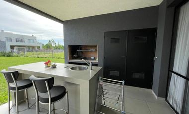 CASA 6 AMB EN VENTA BARRIO CERRADO CHATEAU PILAR