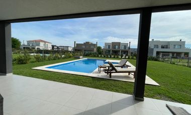 CASA 6 AMB EN VENTA BARRIO CERRADO CHATEAU PILAR