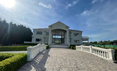 CASA 6 AMB EN VENTA BARRIO CERRADO CHATEAU PILAR