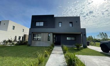 CASA 6 AMB EN VENTA BARRIO CERRADO CHATEAU PILAR