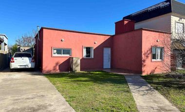 VENTA CASA 3 AMBIENTES BARRIO LAGUNA AZUL CREDITO