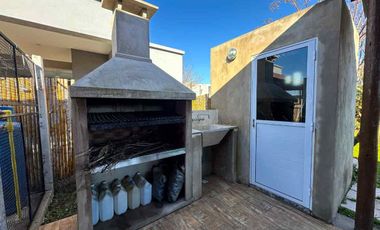 VENTA CASA 3 AMBIENTES BARRIO LAGUNA AZUL CREDITO