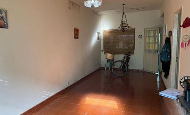 Locales + vivienda multif. en venta en Hurlingham.