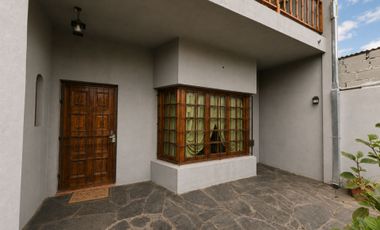 Casa 5 ambientes en venta San José c/amplio jardín