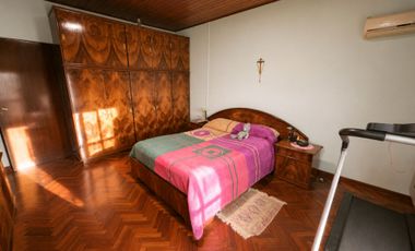 Casa 5 ambientes en venta San José c/amplio jardín