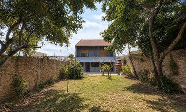 Casa 5 ambientes en venta San José c/amplio jardín