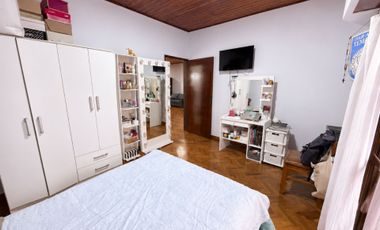 Casa 5 ambientes en venta San José c/amplio jardín