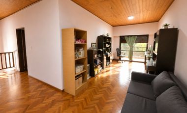 Casa 5 ambientes en venta San José c/amplio jardín