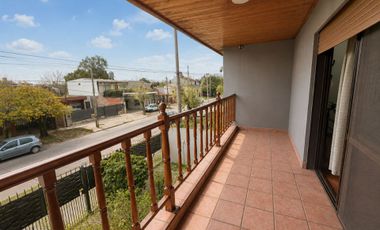 Casa 5 ambientes en venta San José c/amplio jardín