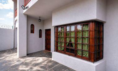 Casa 5 ambientes en venta San José c/amplio jardín