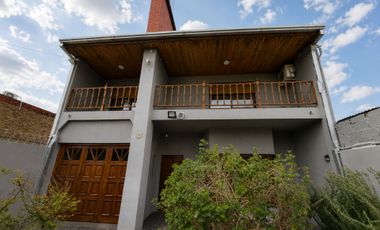 Casa 5 ambientes en venta San José c/amplio jardín