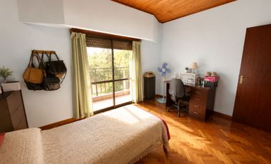 Casa 5 ambientes en venta San José c/amplio jardín