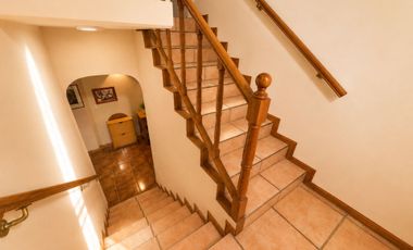 Casa 5 ambientes en venta San José c/amplio jardín