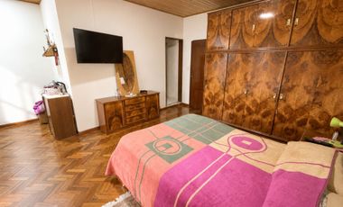 Casa 5 ambientes en venta San José c/amplio jardín