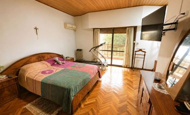 Casa 5 ambientes en venta San José c/amplio jardín