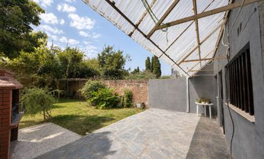 Casa 5 ambientes en venta San José c/amplio jardín