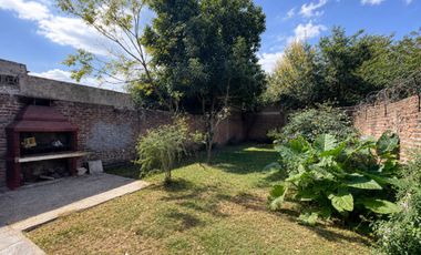 Casa 5 ambientes en venta San José c/amplio jardín