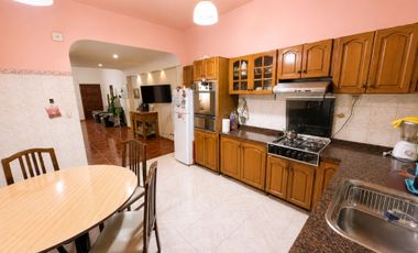 Casa 5 ambientes en venta San José c/amplio jardín