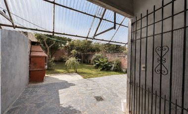 Casa 5 ambientes en venta San José c/amplio jardín