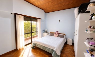 Casa 5 ambientes en venta San José c/amplio jardín