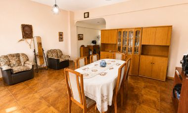 Casa 5 ambientes en venta San José c/amplio jardín