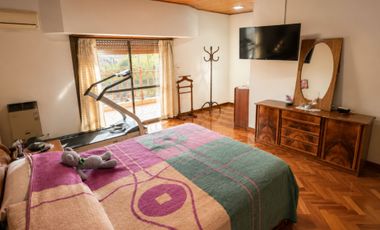 Casa 5 ambientes en venta San José c/amplio jardín
