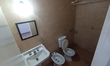 ALQUILER DEPARTAMENTO CON COCHERA Y PATIO GUILLON