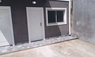 ALQUILER DEPARTAMENTO CON COCHERA Y PATIO GUILLON