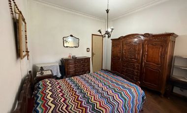 CASA CON LOCAL AL FRENTE EN ADROGUE Y GRAN TERRENO